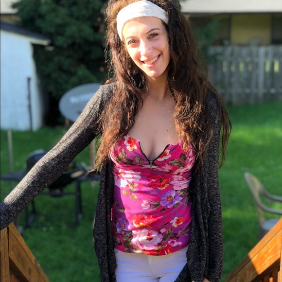 🌸Floral tank🌸 - Picture 3 of 3